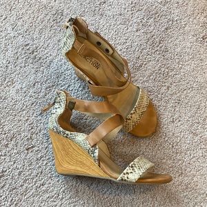 Kenneth Cole Wedge Sandals